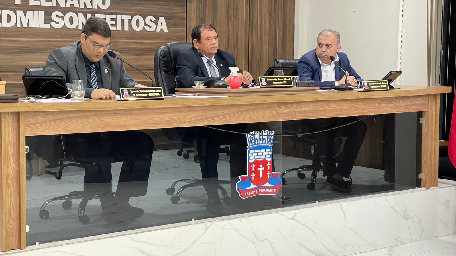 Nesta segunda feira dia 04 de abril de 2022, a câmara Municipal de Cajazeiras retornou as Sessões presenciais na casa Legislativa Otacílio Jurema. 